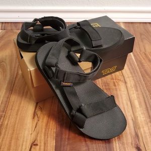 Classic Black Teva’s Sandals NWOT